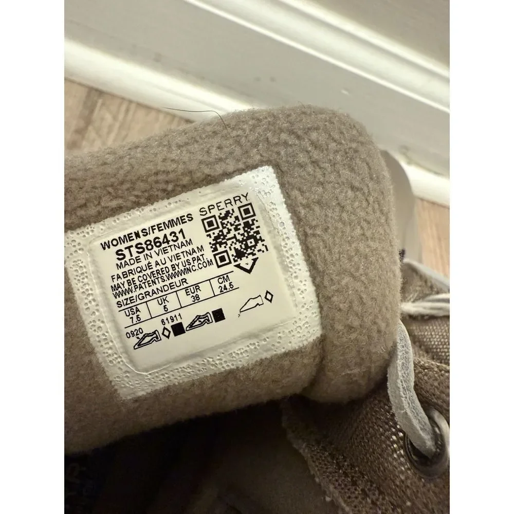 Sperry Women's Saltwater duck boots. Tan.Glitter canvas upper. Sz 7.5. NWT